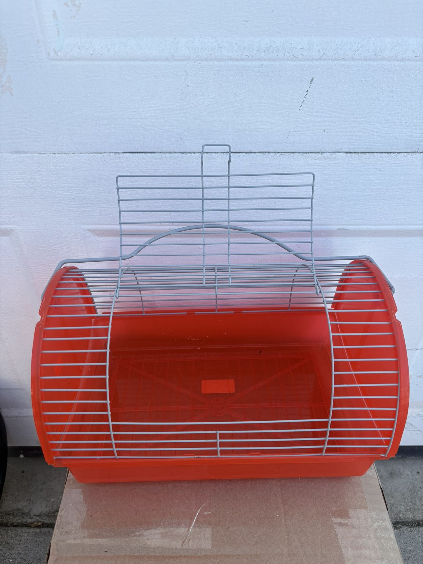 Penn-Plax Small Animal & Medium Bird Carrier – Red