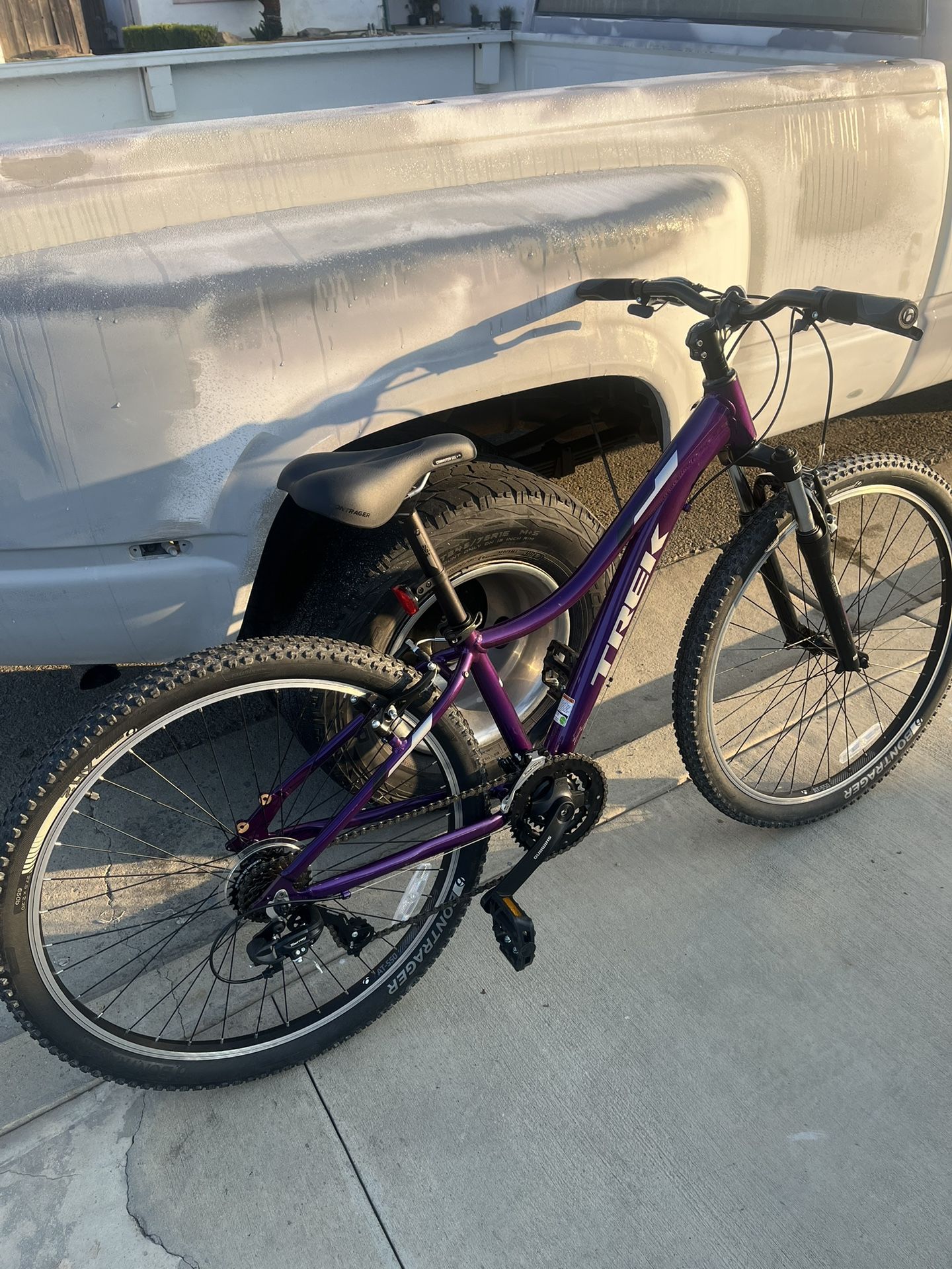 women’s small frame trek mountain bike, new, not sure what year.