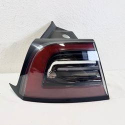 2017 - 2022 TESLA MODEL 3 LH DRIVER SIDE TAILLIGHT OEM