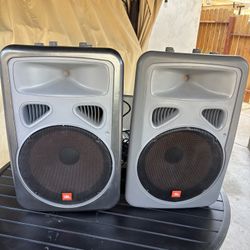 2 Jbl Powered Speakers 15” Ion 