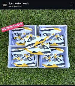 Women Jordan 4 Vivid Sulfur Size. 5.5, 6, 6.5, 7.5