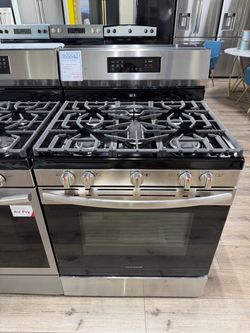 Frigidaire 30" Gas Range with Air Fry fcrg3083as