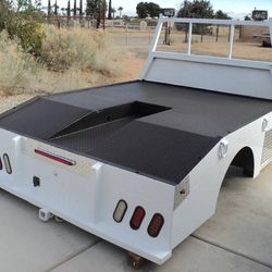 The "WESTERN WHITE WRANGLER" Skirted Hauler Flatbed. auto parts accessories