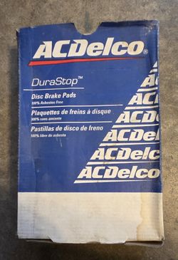 ACDelco 17D804M Metallic Front Brake Pads – Fits 1999–2004 New Edge Mustangs, GT & V6 (Non‑Brembo)