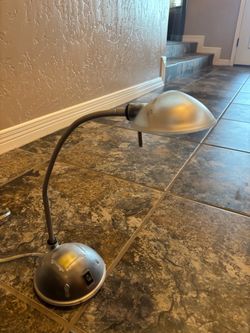 Desk lamp