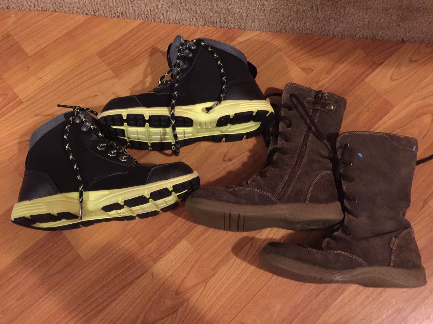 NEW- Nike Boots Boy Sneakers Size 2.