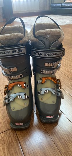 Ski Boots Size US61/2    38 Women’s 