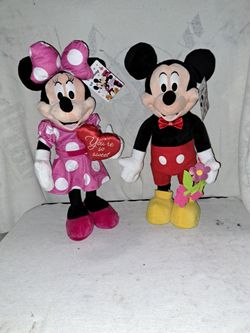 2 Disney 24" Tall Mickey And Minnie Mouse Valentines Door Greeters