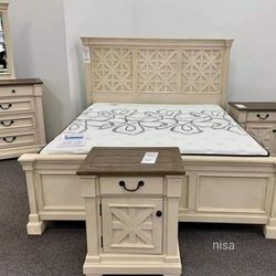 Bolanburg Antique White Panel Bedroom Set

