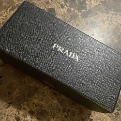PRADA 🩷 $150