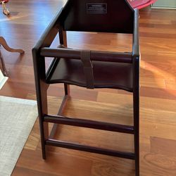 Winco mohogany hi-chair $25 OBO