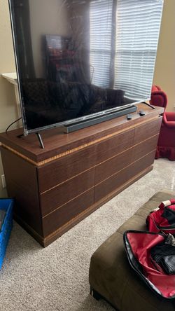 Entertainment center/cabinet