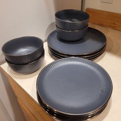 Dinnerware Set