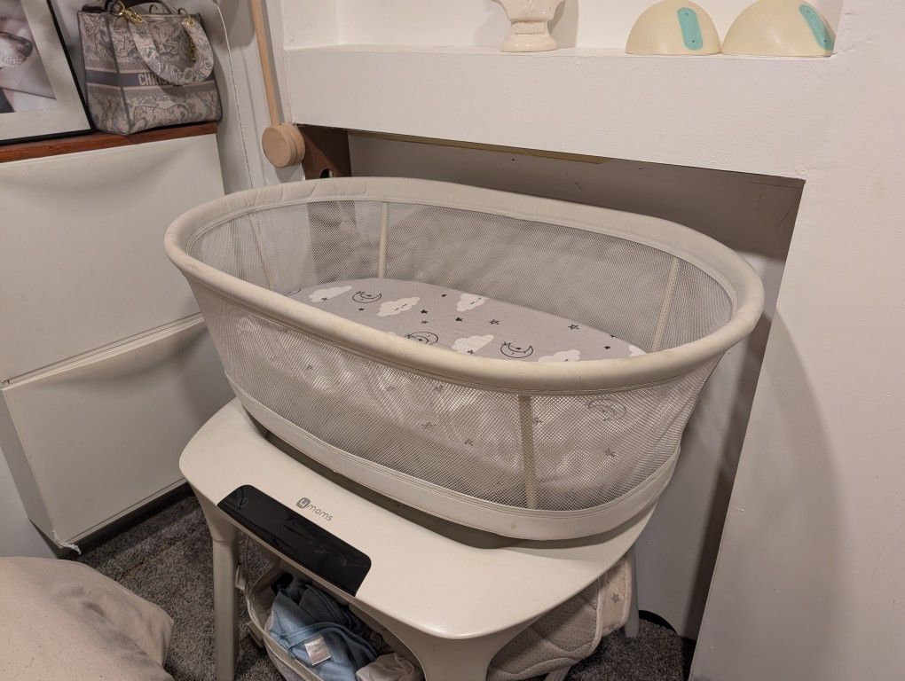 4 Moms Bassinet