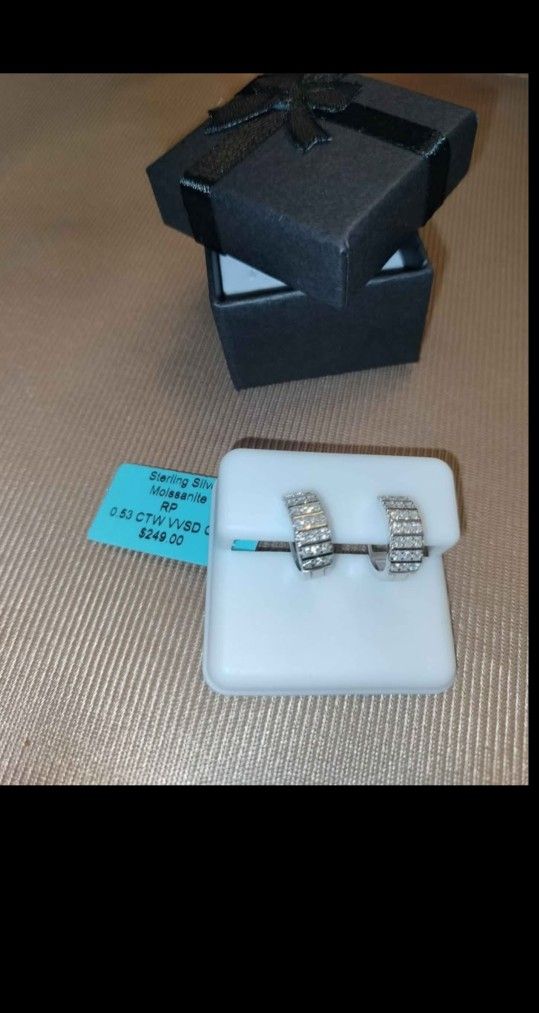 100% genuine moissanite diamond earrings 0.53 CTW VVSD COLOR in 925 Sterling Silver 