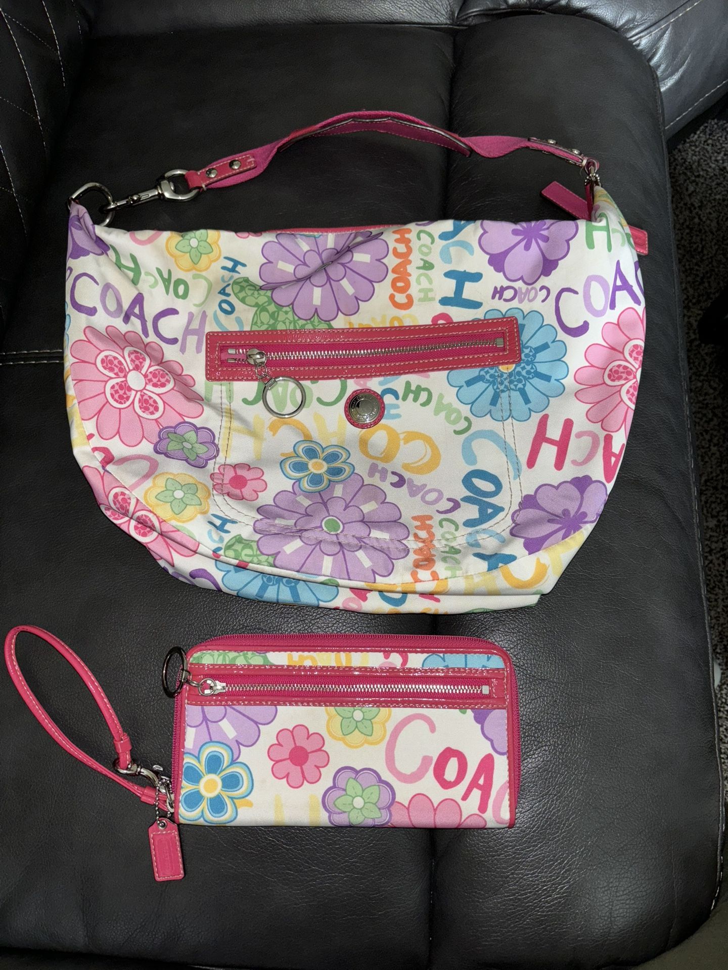 Coachesw Poppy Large Hobo Handbag with matching wallet January 2010