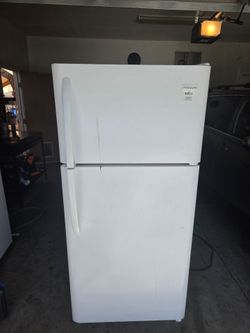 Free Frigidaire refrigerator does not work for parts or scrap or repair