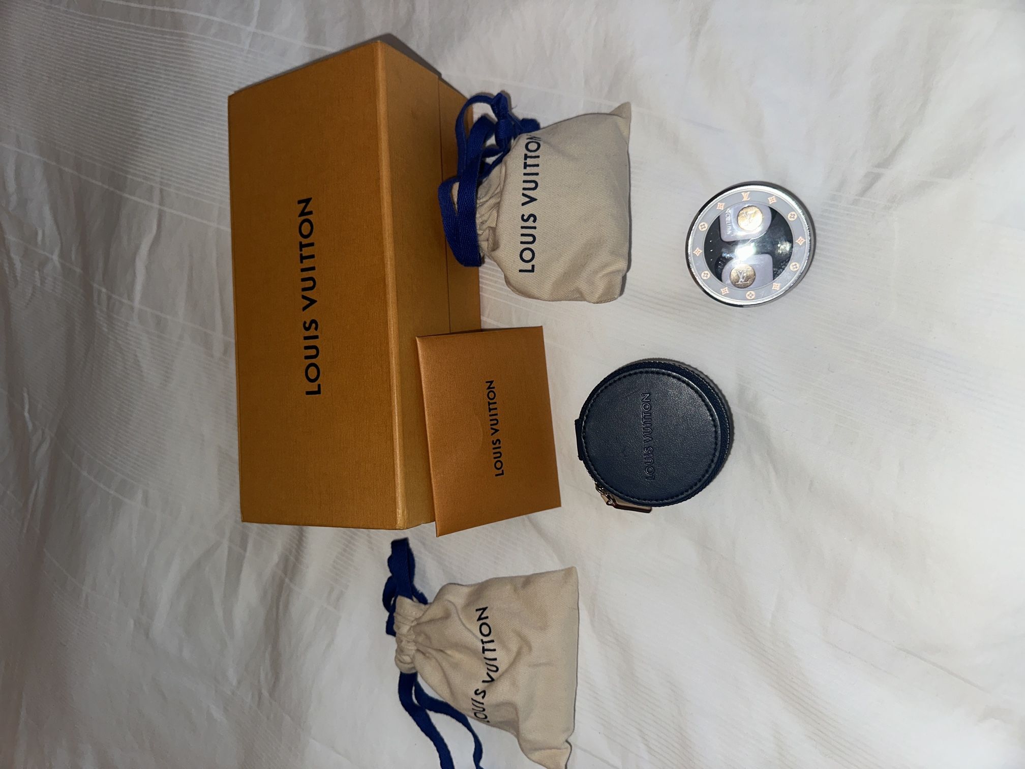 Louis Vuitton First Generation Earbuds (white)