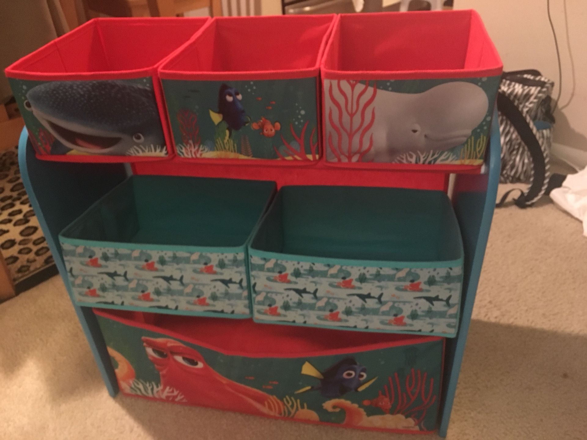 FINDING DORY TOYBOX