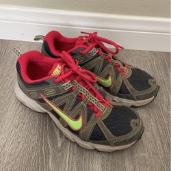 Like New Women’s Nike Alvord 8 Stoneshield Nike Trail Shoes Women’s Size 6.5