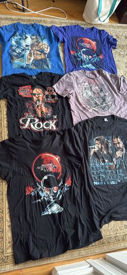 Men’s graphic tees size M L $3