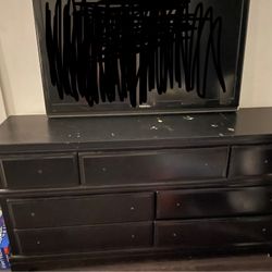 Samsung Tv & 7 Drawer Dresser 