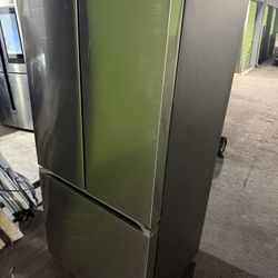 Refrigerator Samsung 33” Wide Counter Depth 