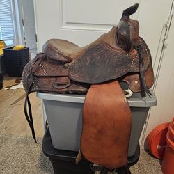 Western pleasure saddle