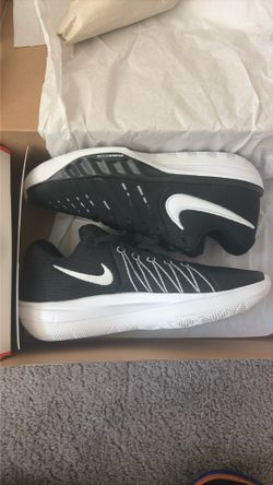 Basketball shoes