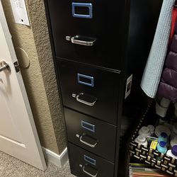 4 Drawer File cabinet 
