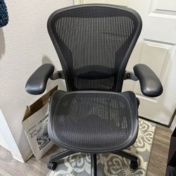 Herman Miller Aeron Office Chair ( SIZE B ) With Lumbar Support !!