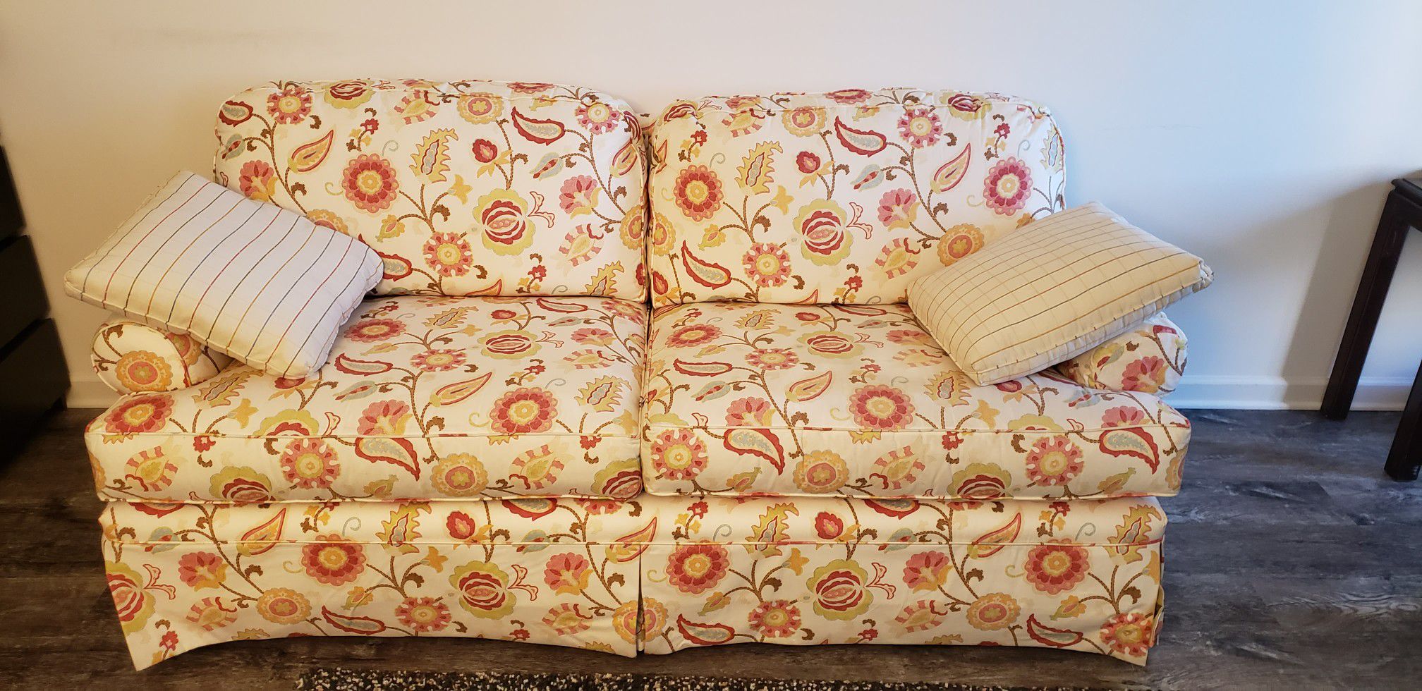 Beautiful Couch (like new!!!)