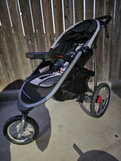 ***NEW Graco Jogging Stroller