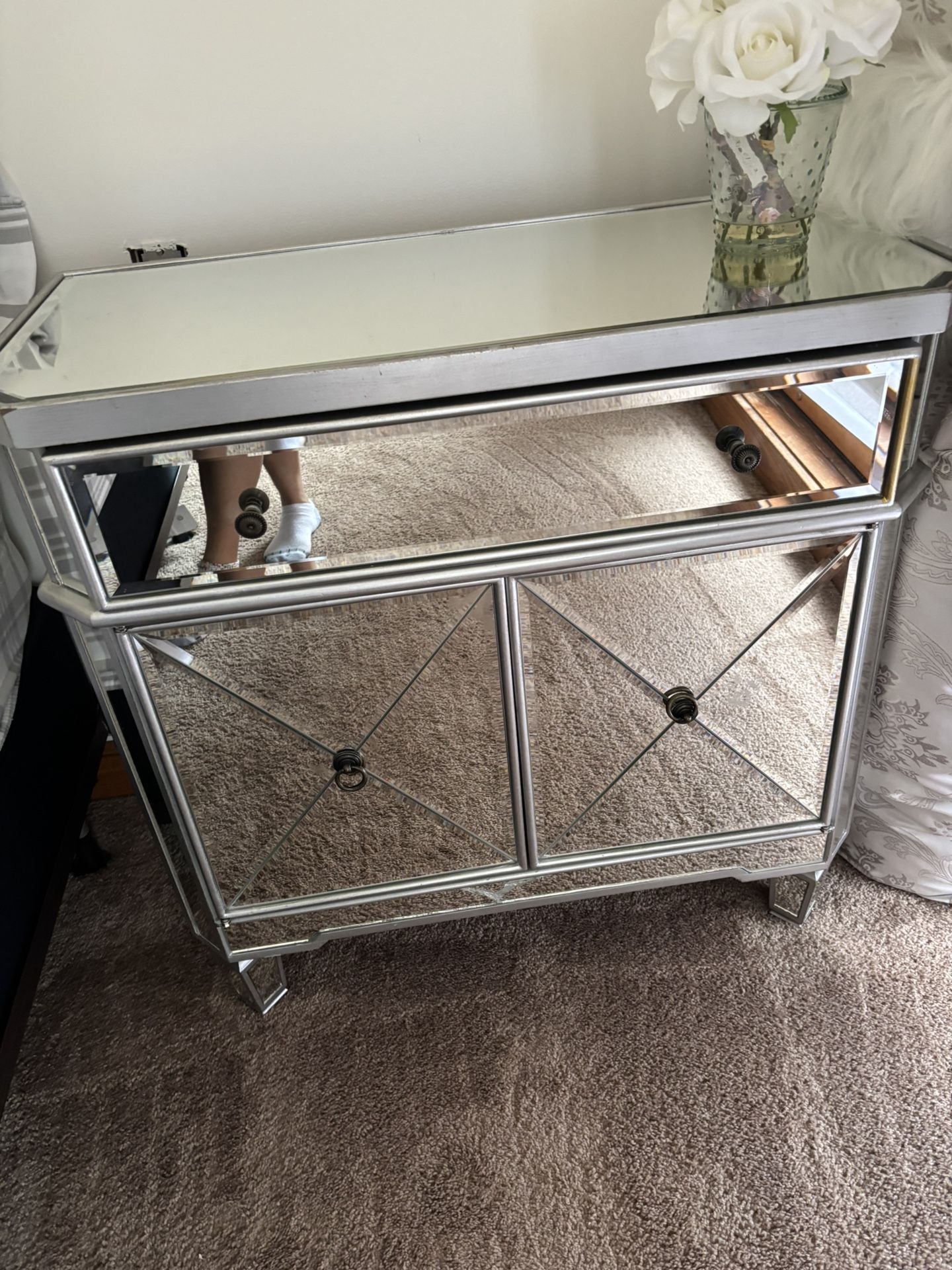 2 Mirror, Nightstands