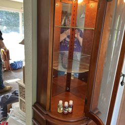 Beautiful Corner Curio With Light 