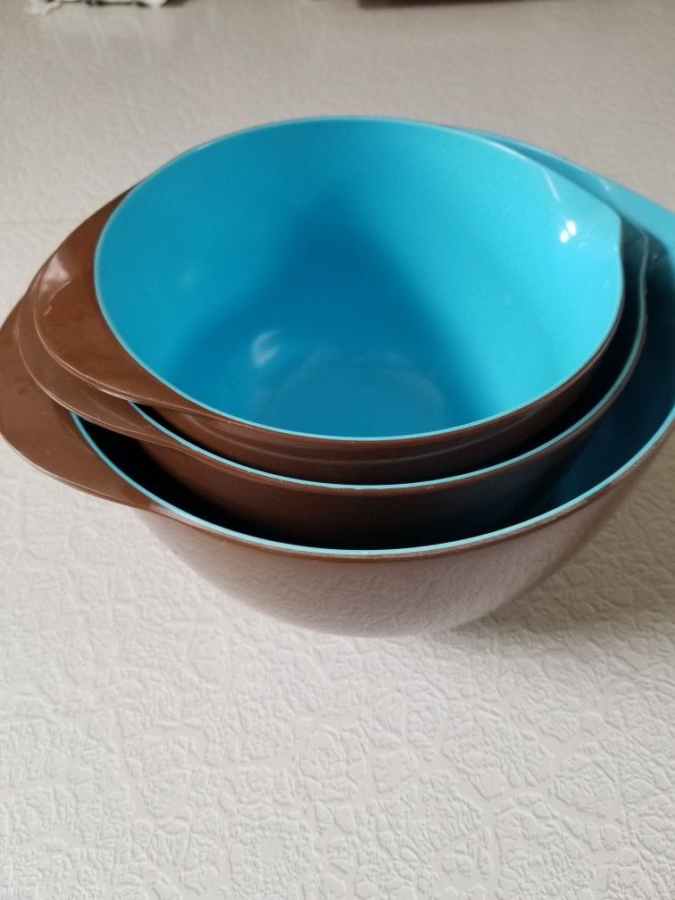 Set Of Nesting Mixing Bowls