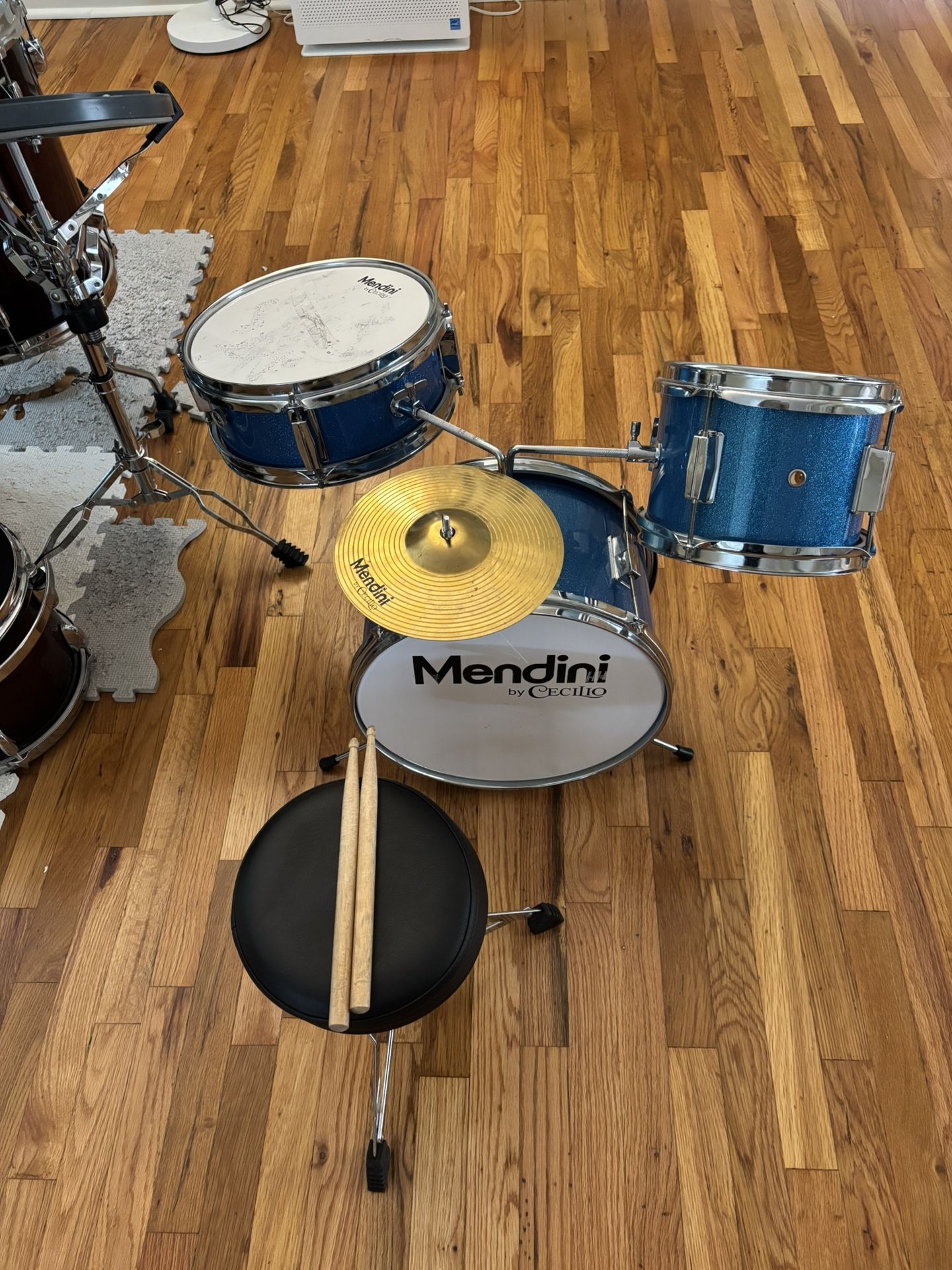 Mendini by Cecilio kid drum set