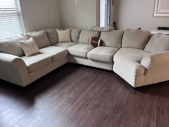 Sectional couch (Delivery Available)