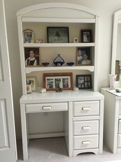 SOLID WHITE WOOD DESK WITH HUTCH BROYHIL