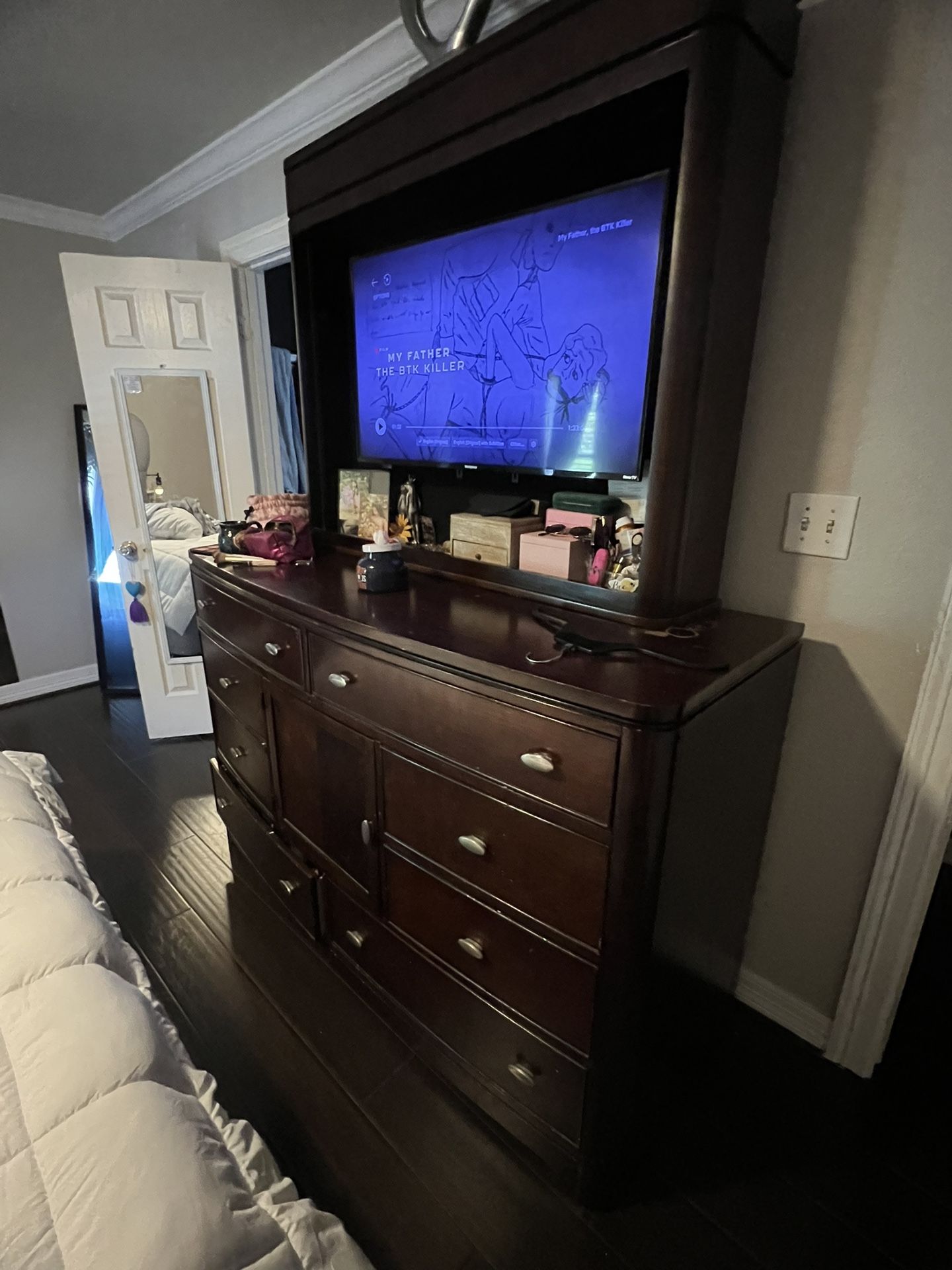 Real Wood . Heavy Dresser .