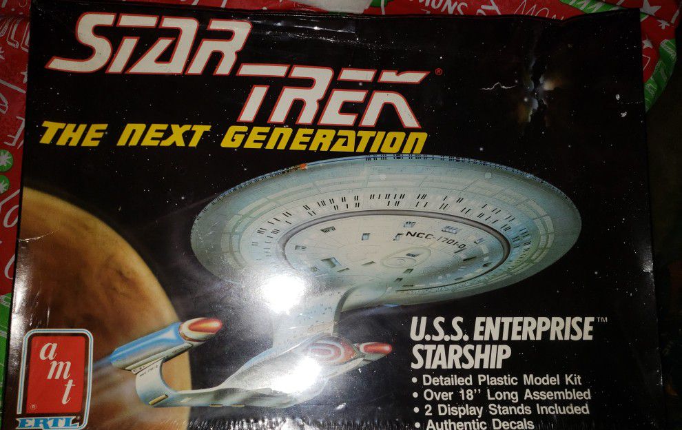 1988 STAR TREK: The Next Generation U.S.S. Enterprise Model Kit by AMT #6619