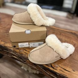 Uggs Scuffette - Size 7 - Brand New