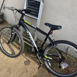 Schwinn 26 Inch Mountain Bike 
