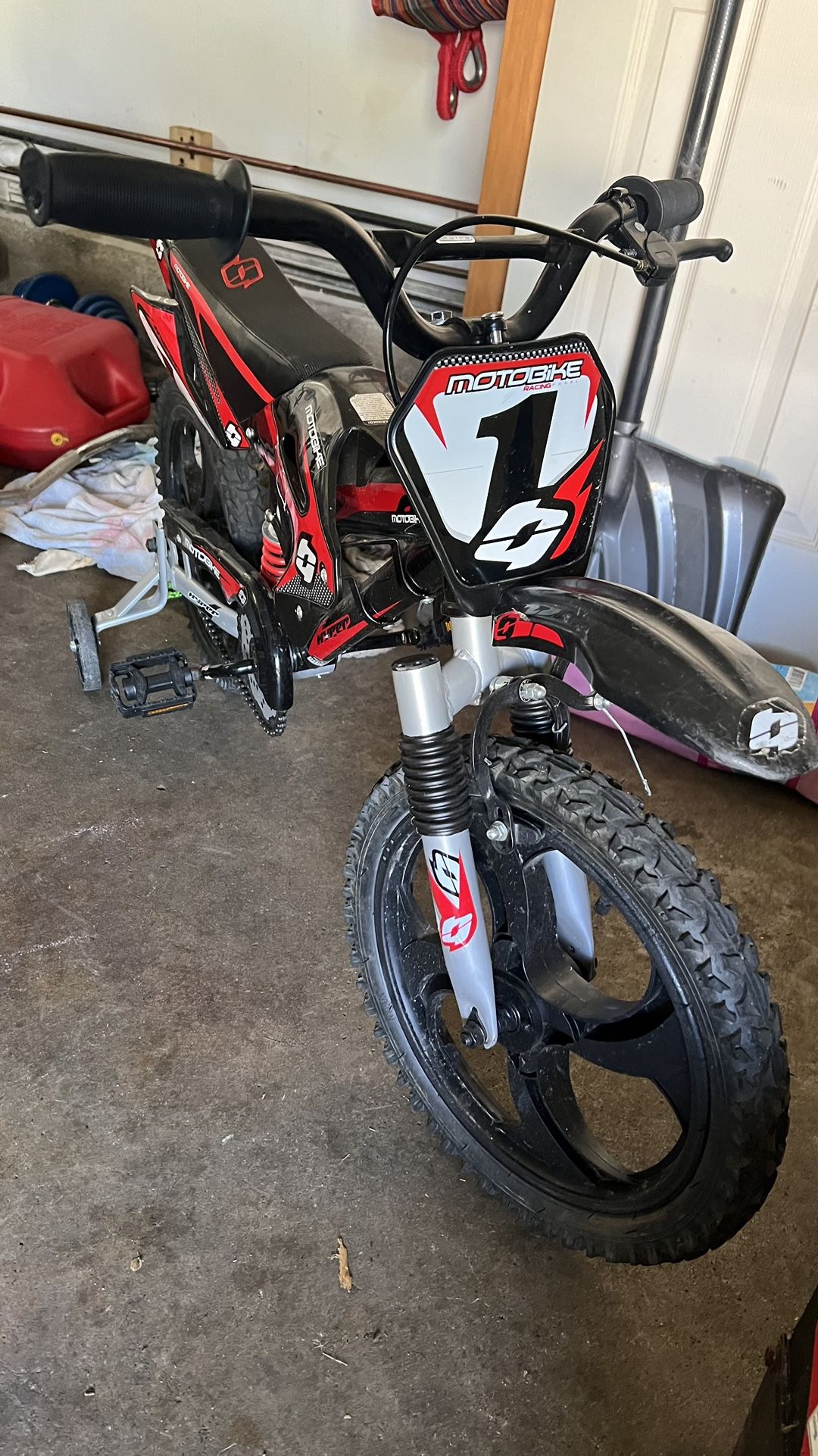 Hyper 16" Kids Unisex Moto Bike, Mag Wheels Including Training Wheels, Black/Red, Ages 5 to 7 Years