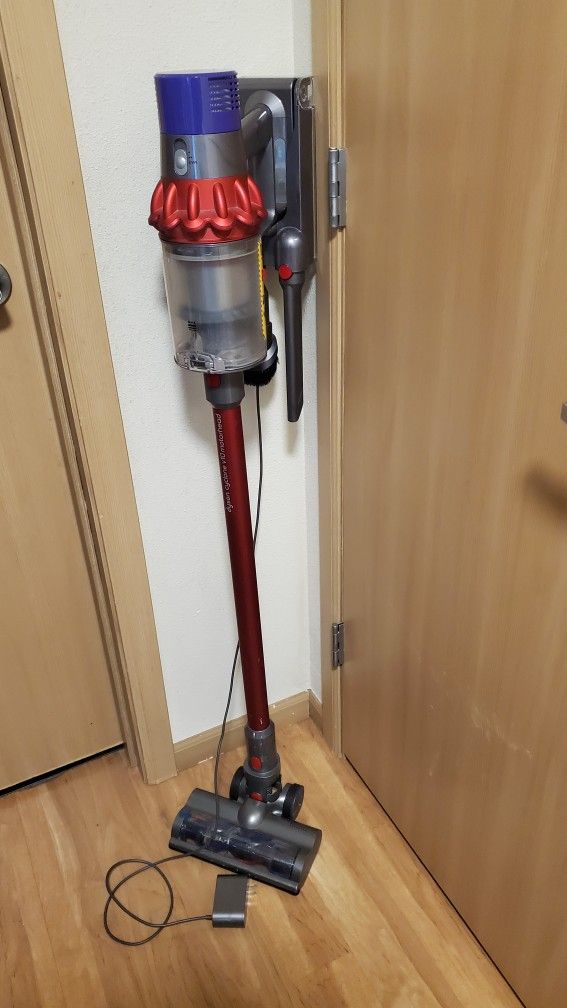 Dyson V10 Vacuum Cleaner