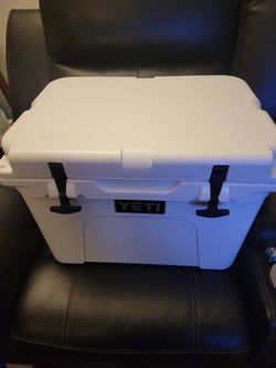 Yeti Tundra Hard Shell 35 Sports & outdoors White