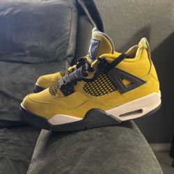 Jordans 4 Size 6Y