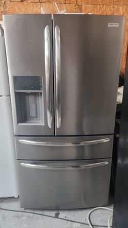 Frigidaire Refrigerator four French Doors