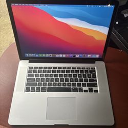 2014 MacBook Pro 15.4 inch 16GB Intel i7 500GB solid state, 400 Count Flawless like New charger come