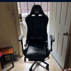 Gtr Gaming Chair With Speakers 